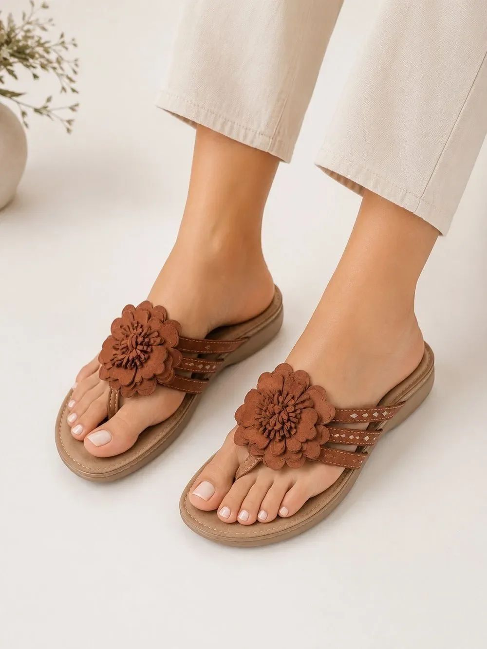Earth Spirit Women's Tan Floral Toe-Post Sandals